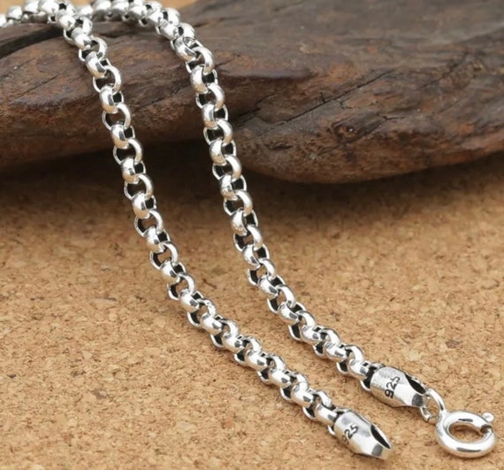 925 silver chain lobster clasp close up