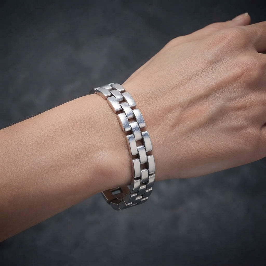 9mm 925 sterling silver link bracelet on woman wrist