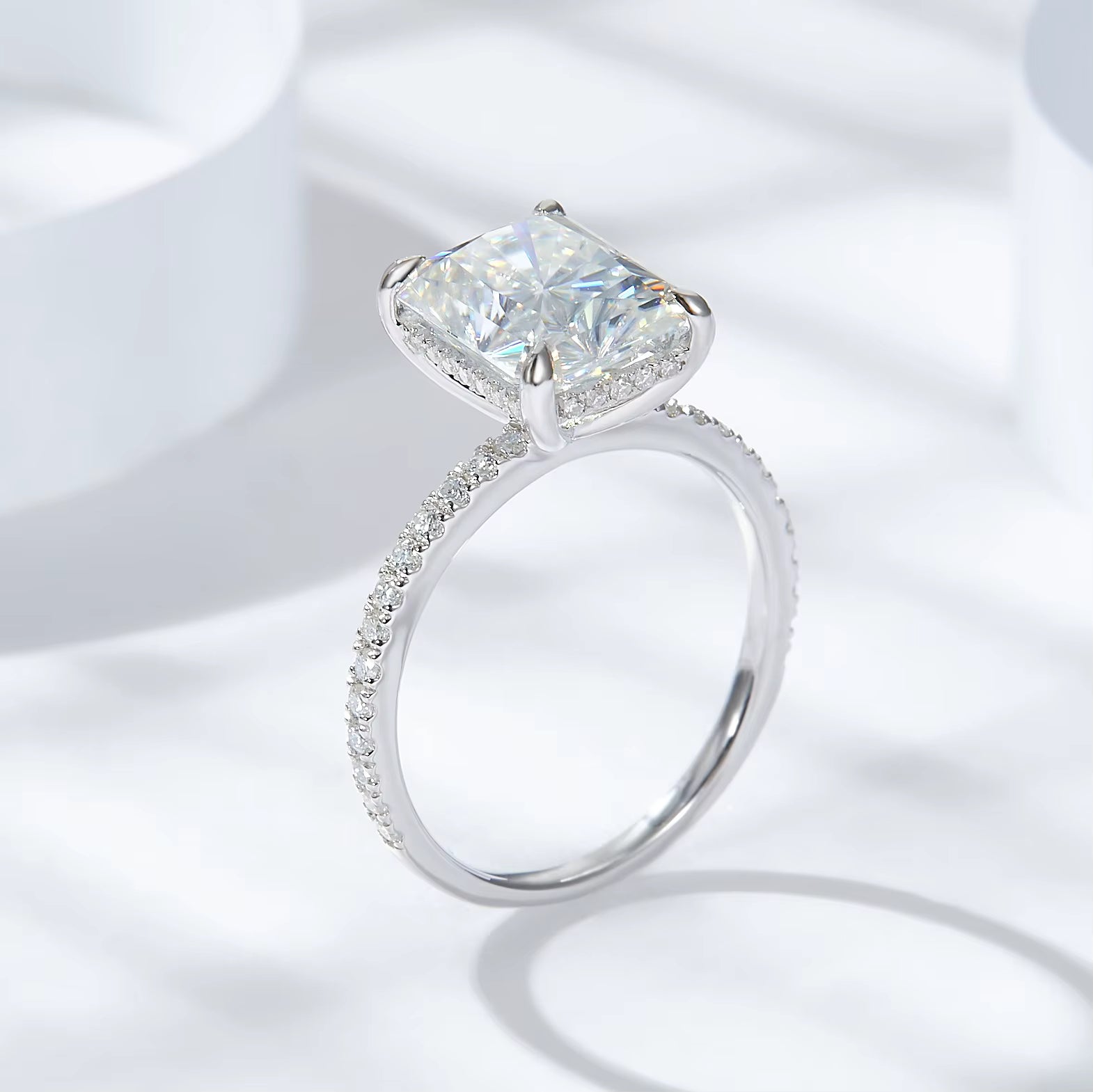 Classic 925 silver engagement ring with moissanite stone