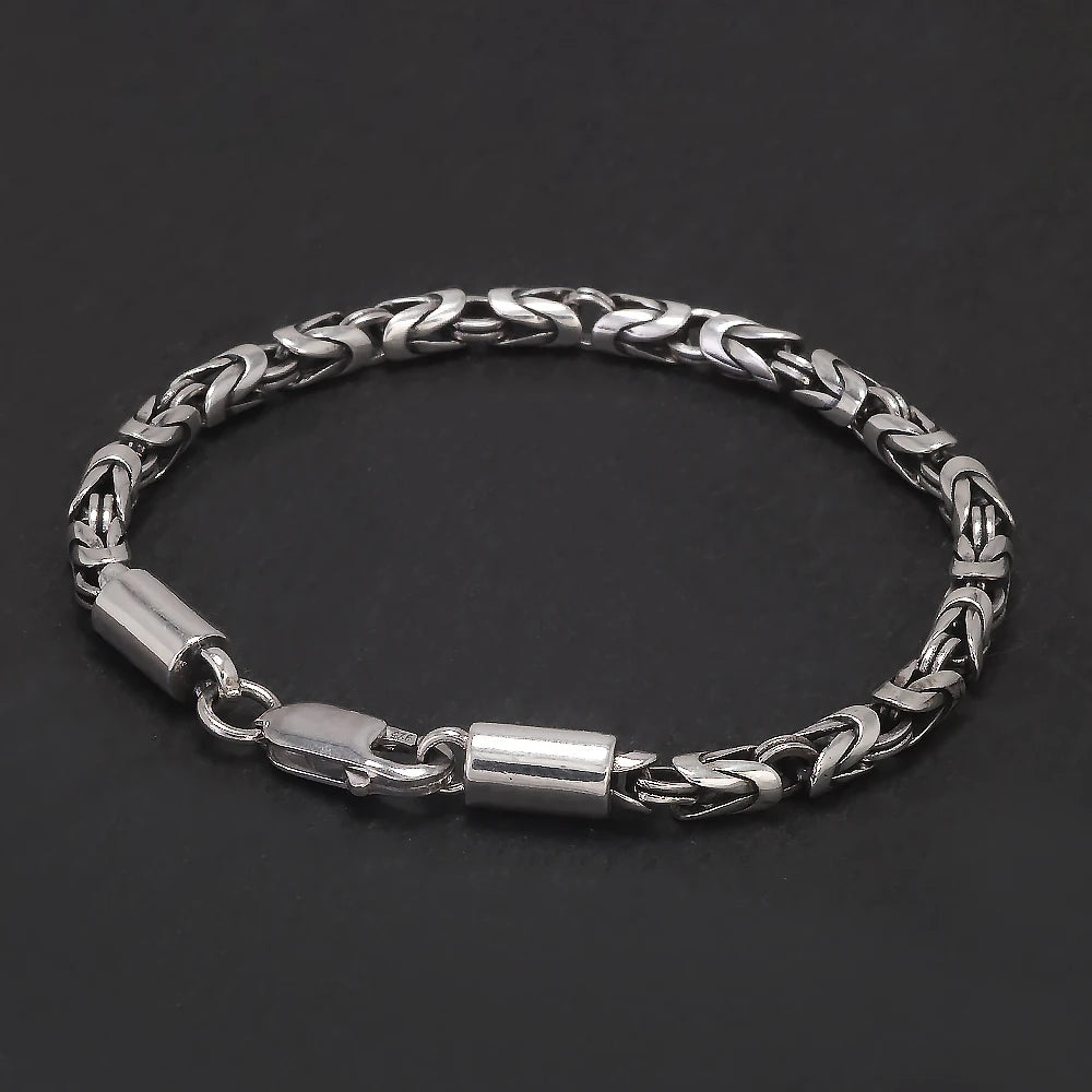 Men 3.5mm silver byzantine chain bracelet close up detail