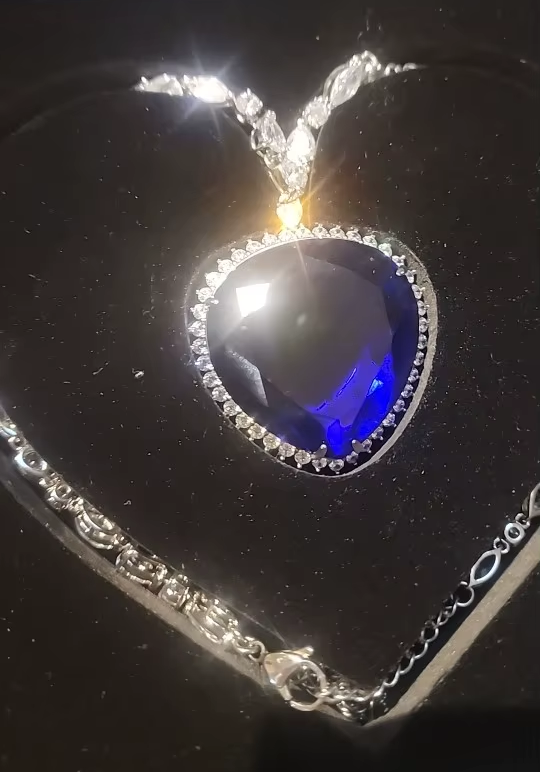 titanic heart of the ocean necklace in box
