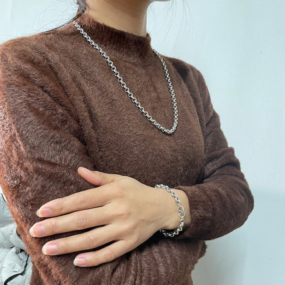 Sterling silver Rolo chain on model