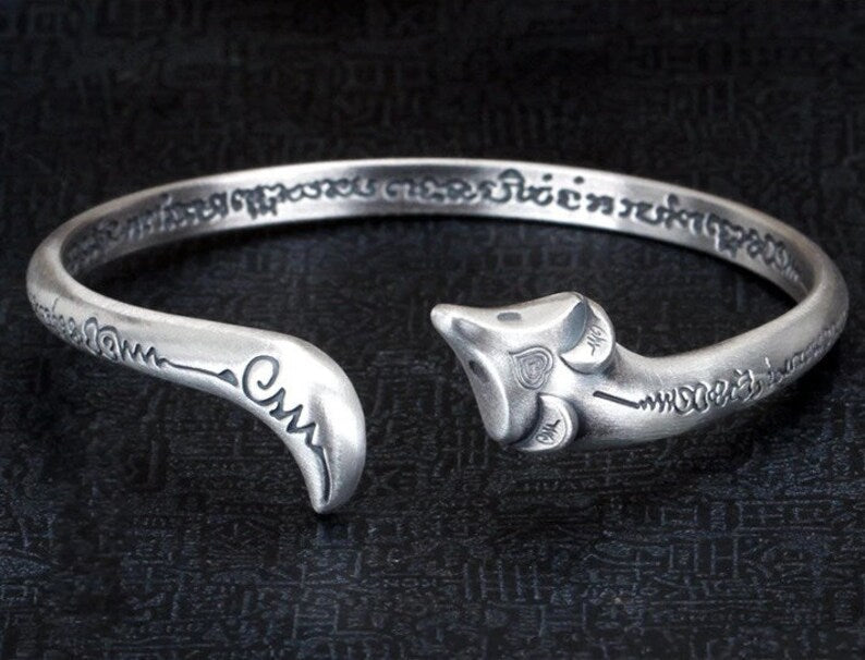engraved fox bracelet close up