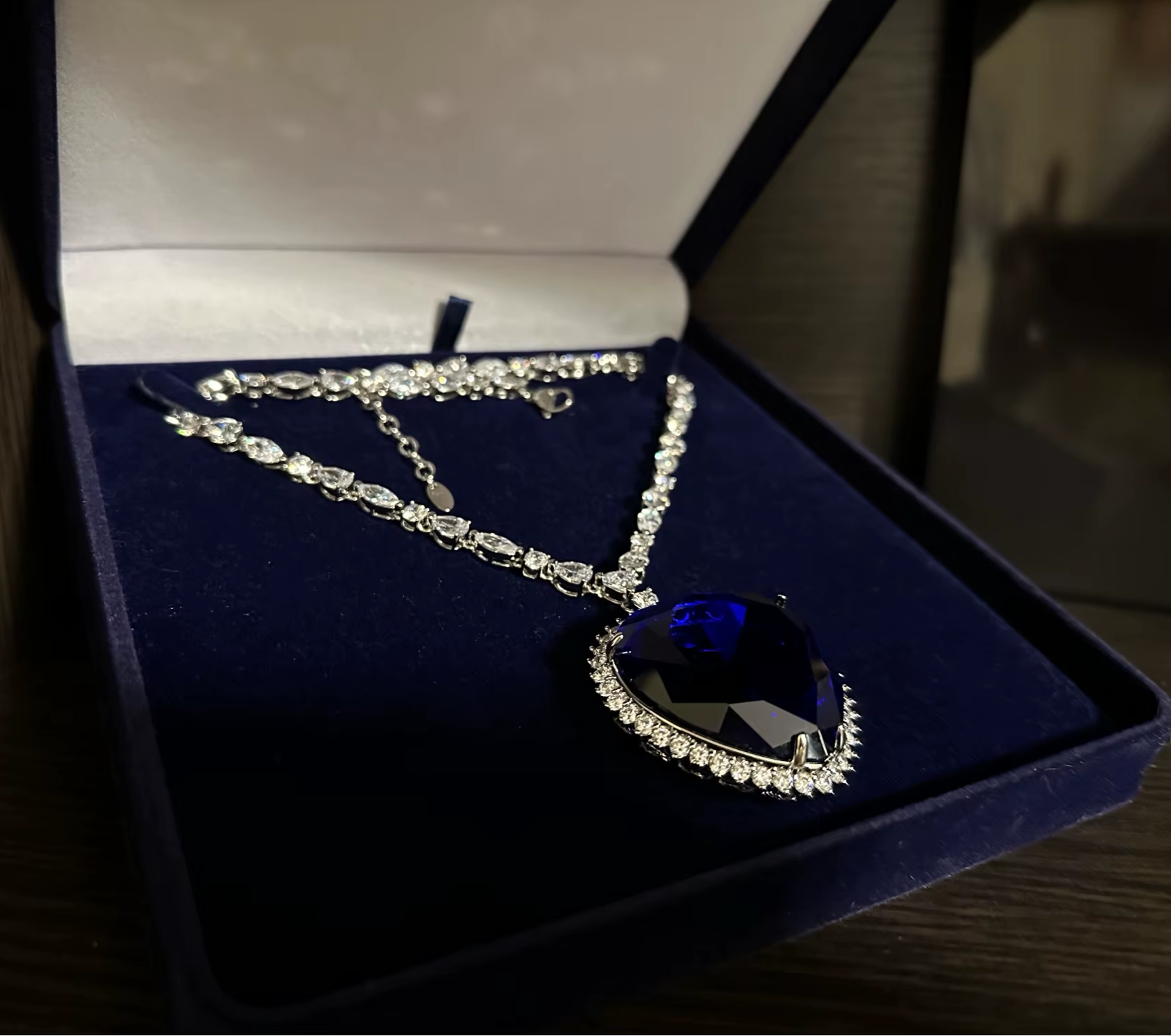 heart of the ocean pendant in gift box