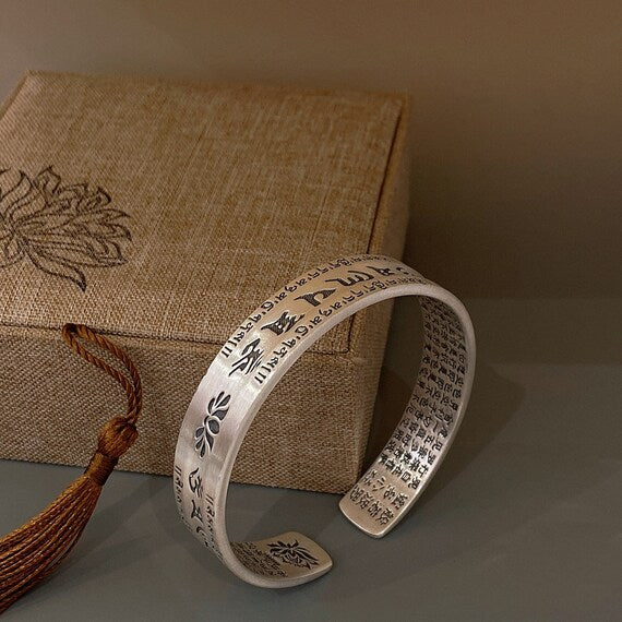 heart sutra bracelet detail