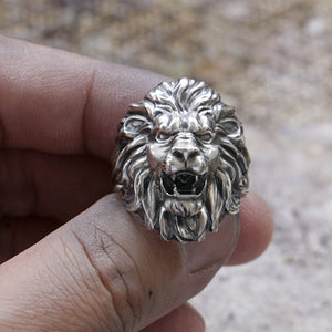 lion head ring close up