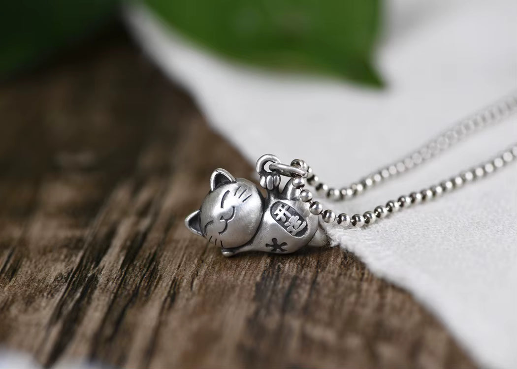 lucky Maneki Neko pendant silver