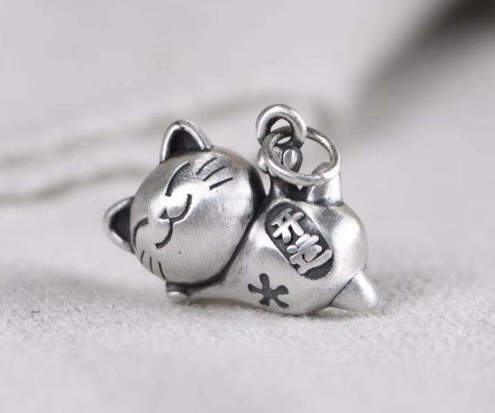 maneki neko silver charm pendant