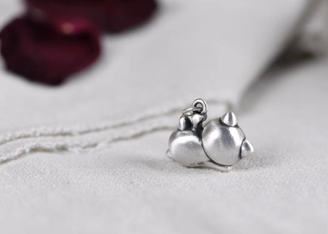 maneki neko silver pendant back view