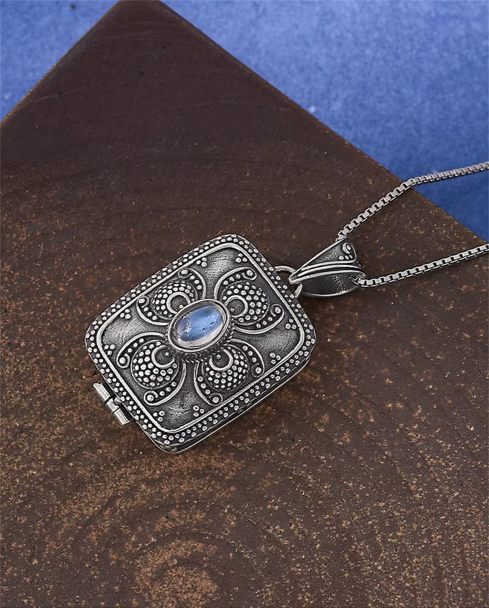 moonstone pendant detail