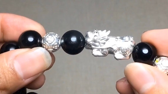 feng shui pixiu bracelet close up