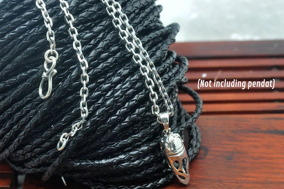silver cable chain with pendant