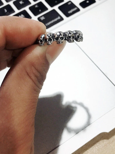 Skull ring detail handheld view