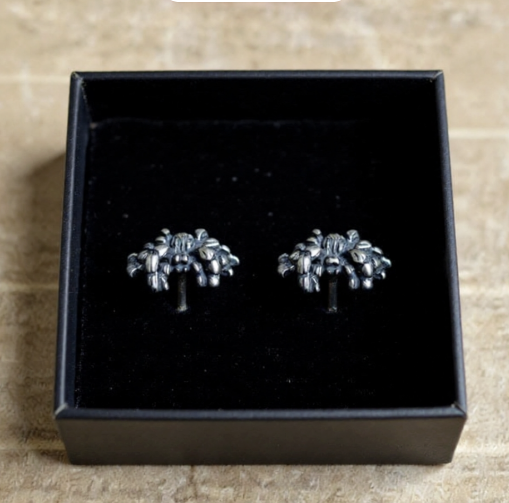 small spider earrings