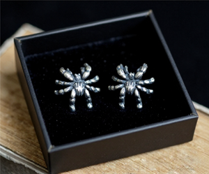 spider stud earrings front view