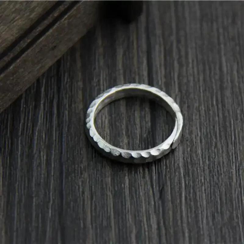 textured silver band side detail
